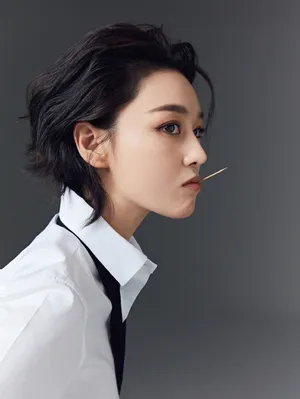 张馨予背头白衬衫超A写真图片_3