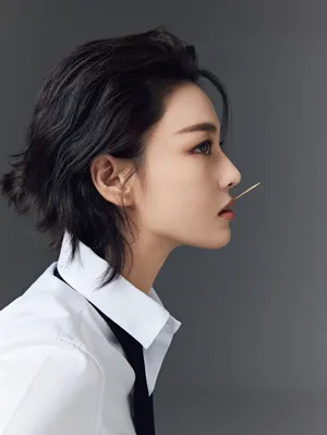 张馨予背头白衬衫超A写真图片_4