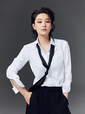 张馨予背头白衬衫超A写真图片_5