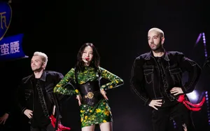 宋茜绿野仙踪造型靓丽舞台照图片_14