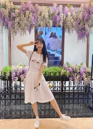 宣璐白裙轻甜俏皮街拍图片_5