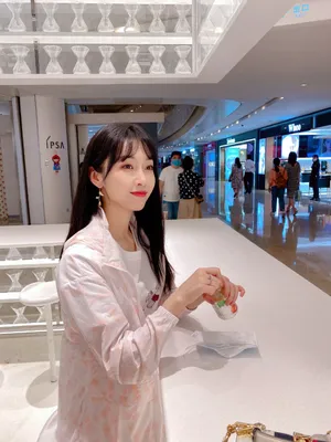 宣璐白裙轻甜俏皮街拍图片_7