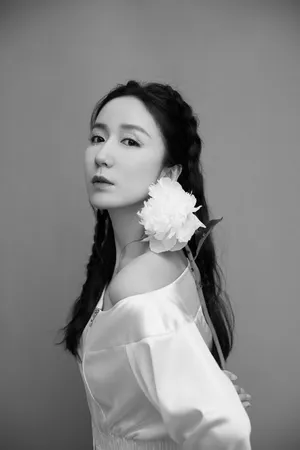娄艺潇唯美优雅写真图片