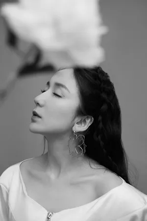 娄艺潇唯美优雅写真图片_7