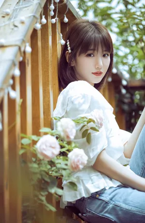 毛晓彤清新甜美写真图片