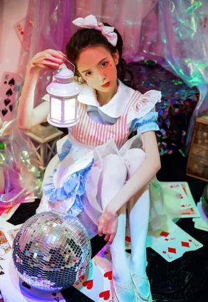 马茜女仆装私房性感写真_2