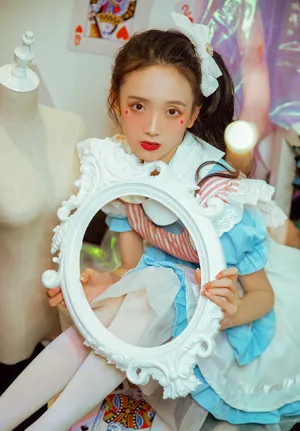 马茜女仆装私房性感写真_3