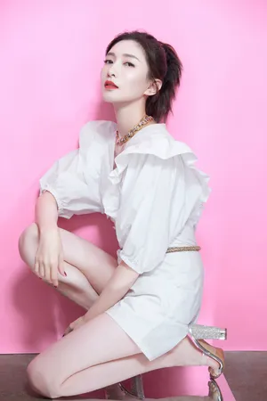 江疏影白裙优雅写真图片_3