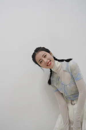 周雨彤麻花辫优雅写真图片_3