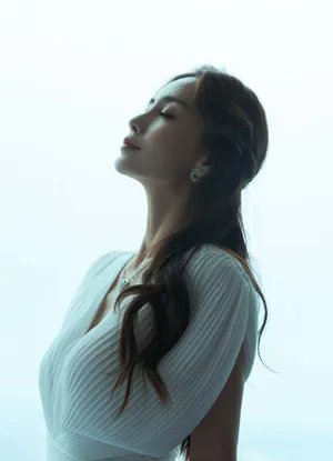 angelababy深V白裙性感写真图片_1