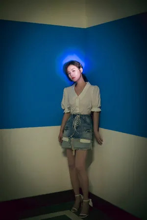 马思纯牛仔短裙甜美写真图片_2