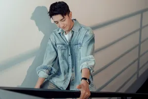 金瀚牛仔衣帅气写真图片_1