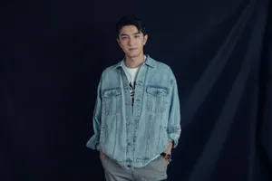 金瀚牛仔衣帅气写真图片_2