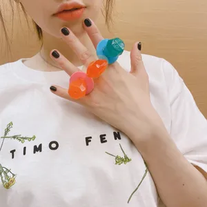 冯提莫俏皮居家自拍图片_6