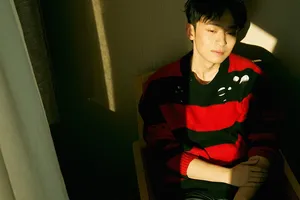 董子健光影帅气写真_2