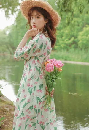 李艺彤田园风优雅写真图片_3