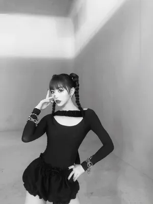 孔雪儿双马尾黑白写真图片_2
