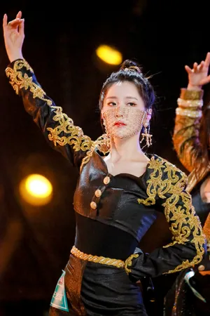 王艺瑾暗黑女王舞台照图片_3