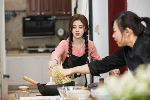 鞠婧祎麻花辫甜美综艺剧照图片_3