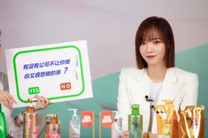 王珞丹白色西装甜酷写真图片_4