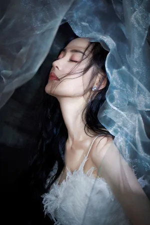张天爱吊带裙性感写真图片_3