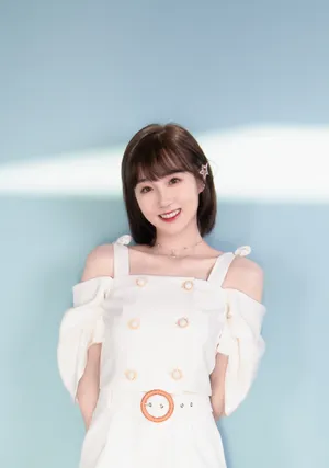 李子璇清新俏皮白裙写真图片_2