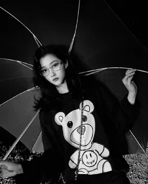 关晓彤全黑look魅力写真