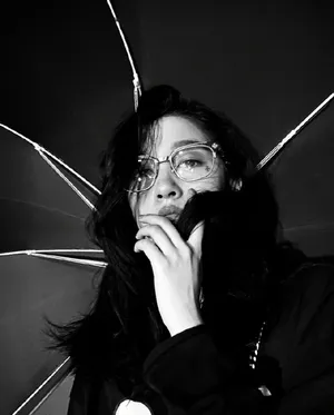 关晓彤全黑look魅力写真