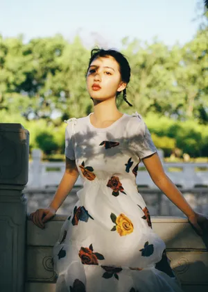 邓恩熙印花裙清秀写真图片_5