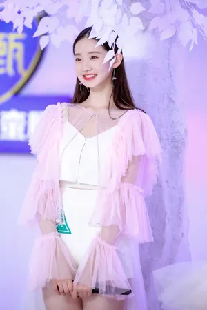 张艺凡粉裙甜美写真图片_2