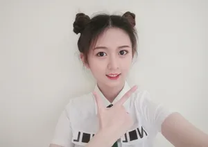 于扬子自拍照图片