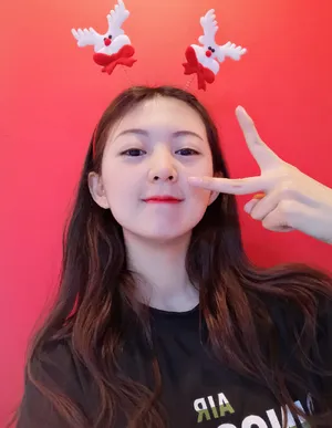 于扬子元气俏皮自拍照图片_1