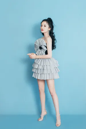古力娜扎卷发时尚性感写真图片_5