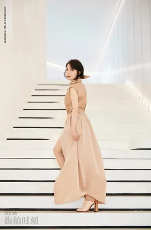 陈数米色系干练优雅写真图片_3