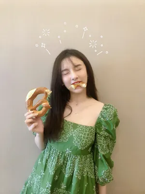 宋祖儿绿裙可爱俏皮图片_1
