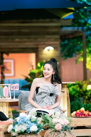 古力娜扎露肩裙性感剧照图片_2