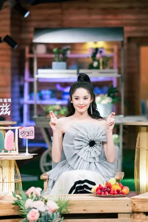 古力娜扎露肩裙性感剧照图片_4