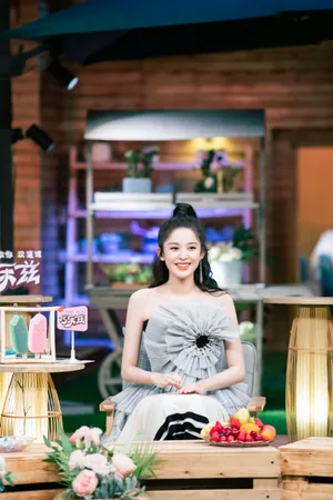 古力娜扎露肩裙性感剧照图片_6