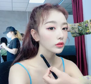 孔雪儿后台化妆自拍照图片