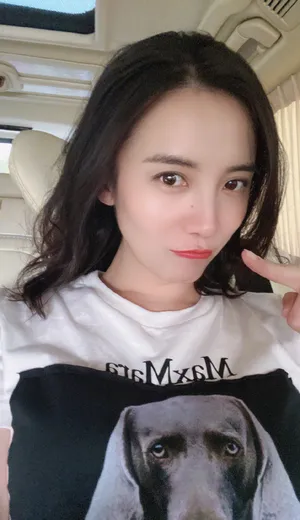 宋佳清爽居家自拍图片_1