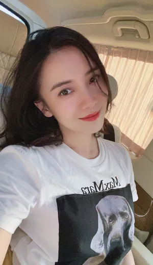 宋佳清爽居家自拍图片