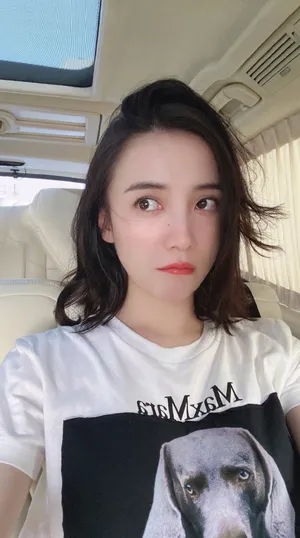 宋佳清爽居家自拍图片_4