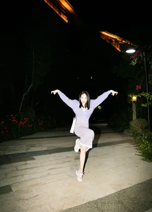 宋茜俏皮深夜街拍照图片_6
