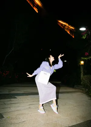 宋茜俏皮深夜街拍照图片_7