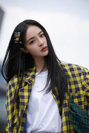 李莎旻子格子衬衫写真图片