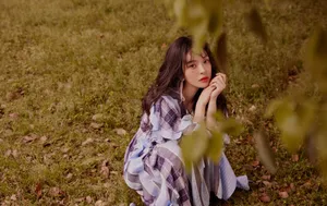 李莎旻子温柔长卷发写真图片