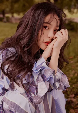 李莎旻子温柔长卷发写真图片_1