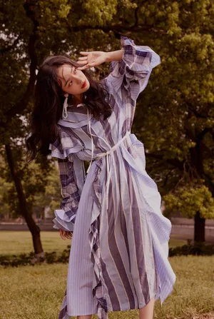 李莎旻子温柔长卷发写真图片_5