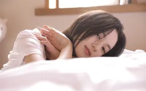 张雅钦清爽白T居家写真图片_2