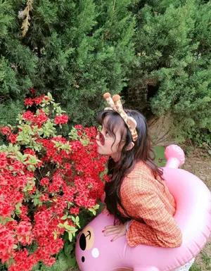 宋雨琦可爱甜美私服街拍图片_2
